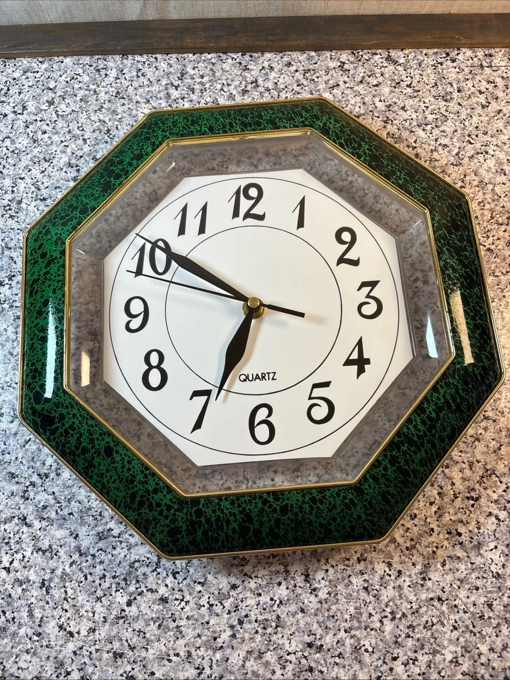 Vintage 80s Quartz Wall Clock/Beautiful Condition & Works Perfectly